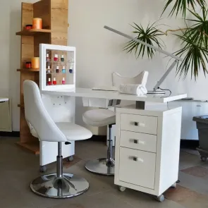 Tavolo Manicure con Espositore Smalti 2