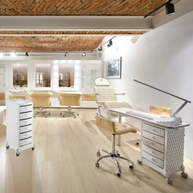 Ambientazione Tavolo Manicure con Aspiratore