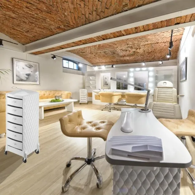 Ambientazione Tavolo per Ricostruzione Unghie