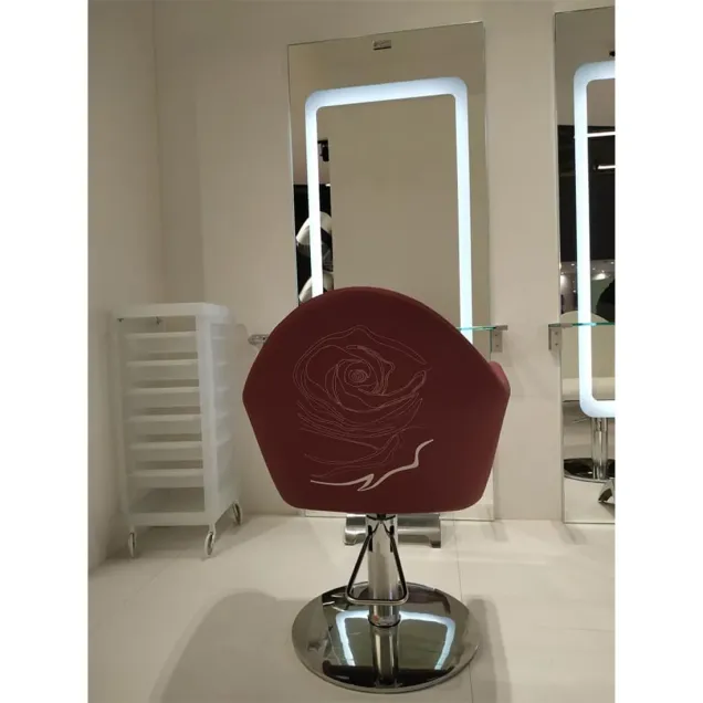 specchio da parrucchiere con poltrona