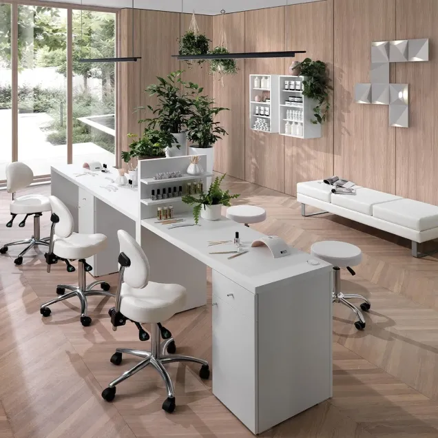 tavolo ricostruzione unghie per centro estetico