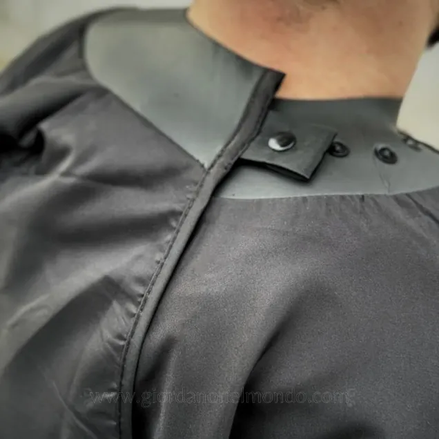 mantella parrucchiere con colletto gommato