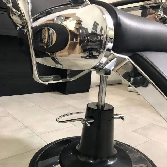 Poltrona Barber Professionale con Base in Acciaio | Offerta Lancio