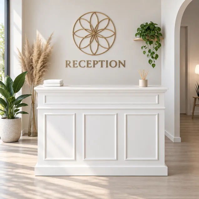 Bancone Reception con Boiserie